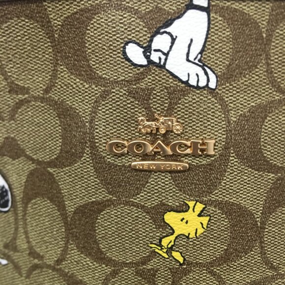 NWT COACH Peanuts Snoopy Tote bag! - Picture 10 of 12